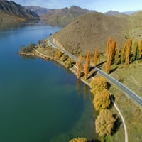 Autoput i Alpe Ocean Ciklus staza i jezero Benmore, Valley Waitaki, Južni otok, Novi Zeland Poster Print