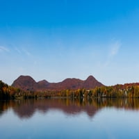 Jezero s planinom u pozadini, Lake Waterloo, Mont Shefford, Waterloo, Quebec, Kanada Poster Print panoramskim